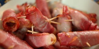 Câte calorii are o felie de bacon de 20 de grame. 6 exemple câte calorii are o felie de bacon