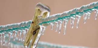 Avertizare de vreme rea. Îngheț la sol, răcire accentuată, brumă, ploi, măzăriche, lapoviță și ninsoare îngheț