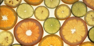 Câte calorii are o felie de lămâie. Dar o felie de lemon cake câte calorii are o felie de lămâie