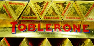 Celebra ciocolată Toblerone își schimbă ambalajul. De ce renunță la imaginea muntelui Matternhorn ciocolata toblerone