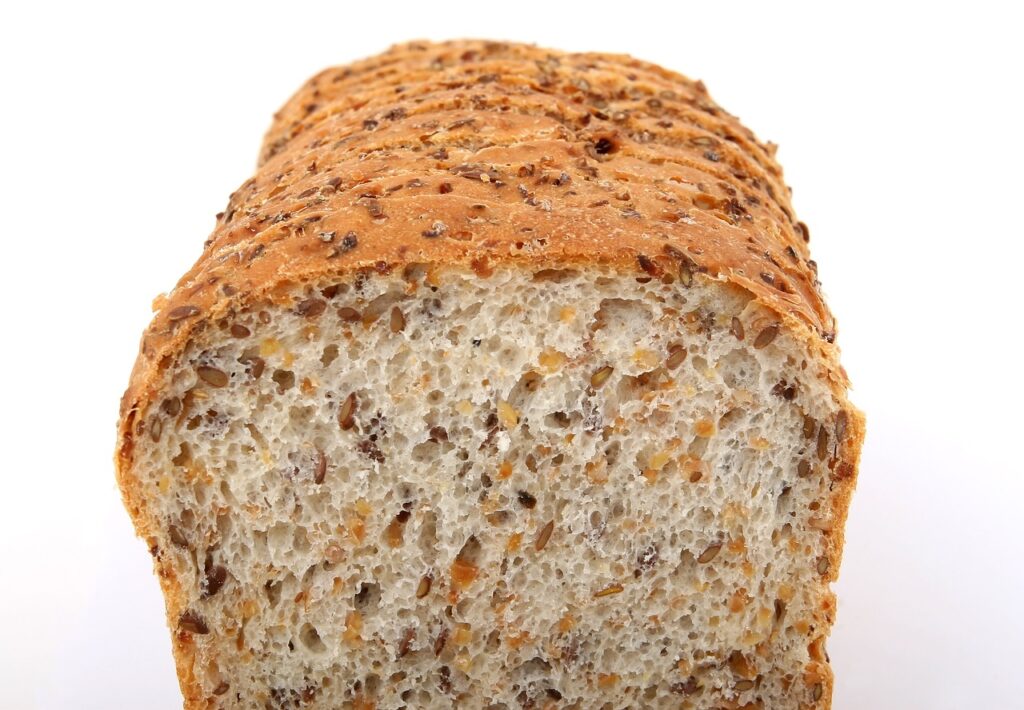 câte calorii are o felie de pâine neagră cu semințe