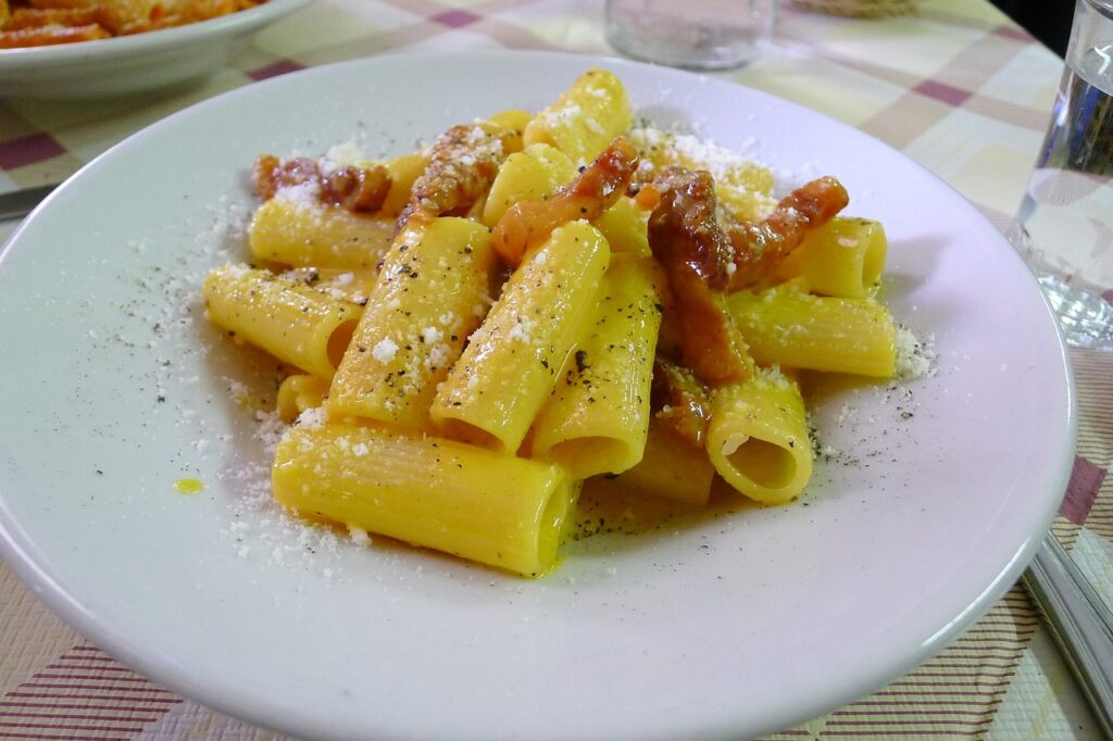 câte calorii are o porție de paste carbonara