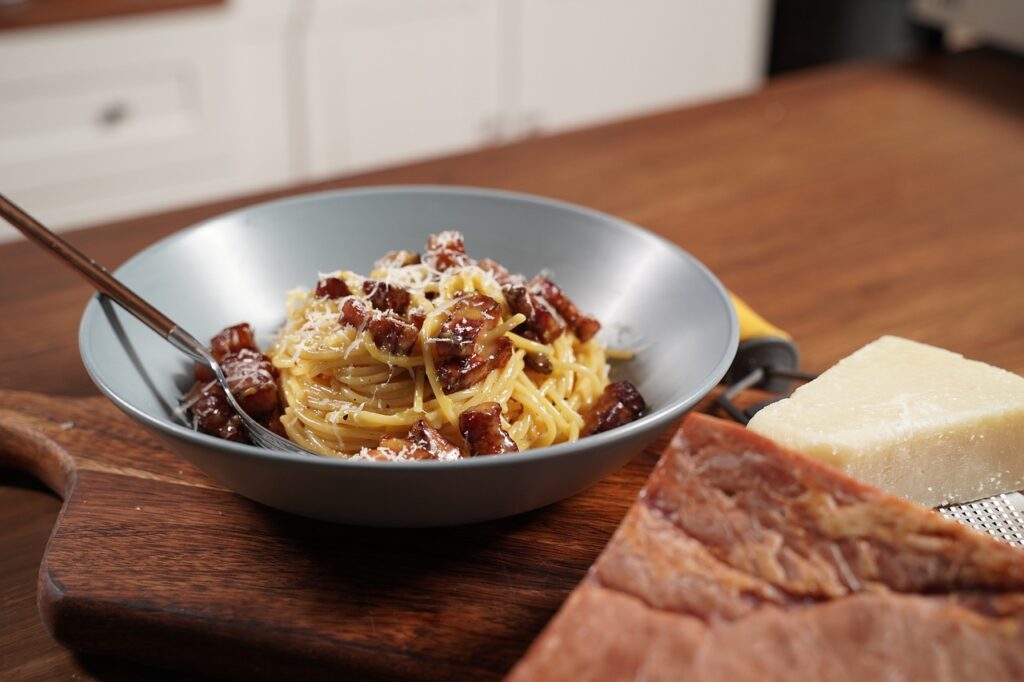 câte calorii are o porție de paste carbonara