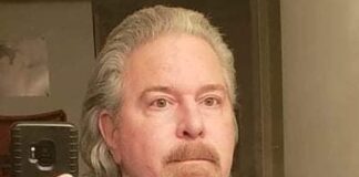 Un profesor de liceu a fost concediat din cauza temei pe care le-a dat-o elevilor Jeff Keene