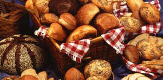 Câte calorii are o chiflă cu susan, albă, cu semințe, integrală chifle chiflă