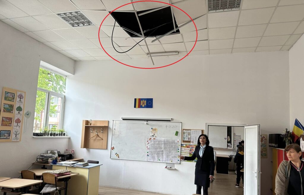 tavan prăbușit școală neamț