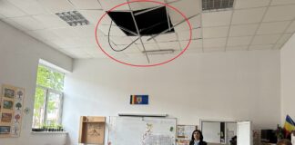 S-a prăbușit tavanul unei săli de clasă de la o școală gimnazială. „Nu ne putem juca cu viețile copiilor!” tavan prăbușit școală neamț
