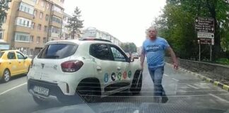 Un șofer nervos a oprit mașina între două benzi și a coborât cu un băț telescopic în mână șofer suceava