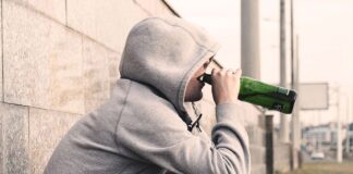 Mai multe orașe din Belgia au interzis consumul de alcool în public din cauza românilor alcool bețiv