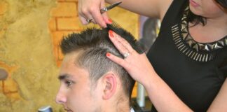 Meseriile care le expun pe femei la un risc mai mare de a se îmbolnăvi de cancer ovarian coafeză