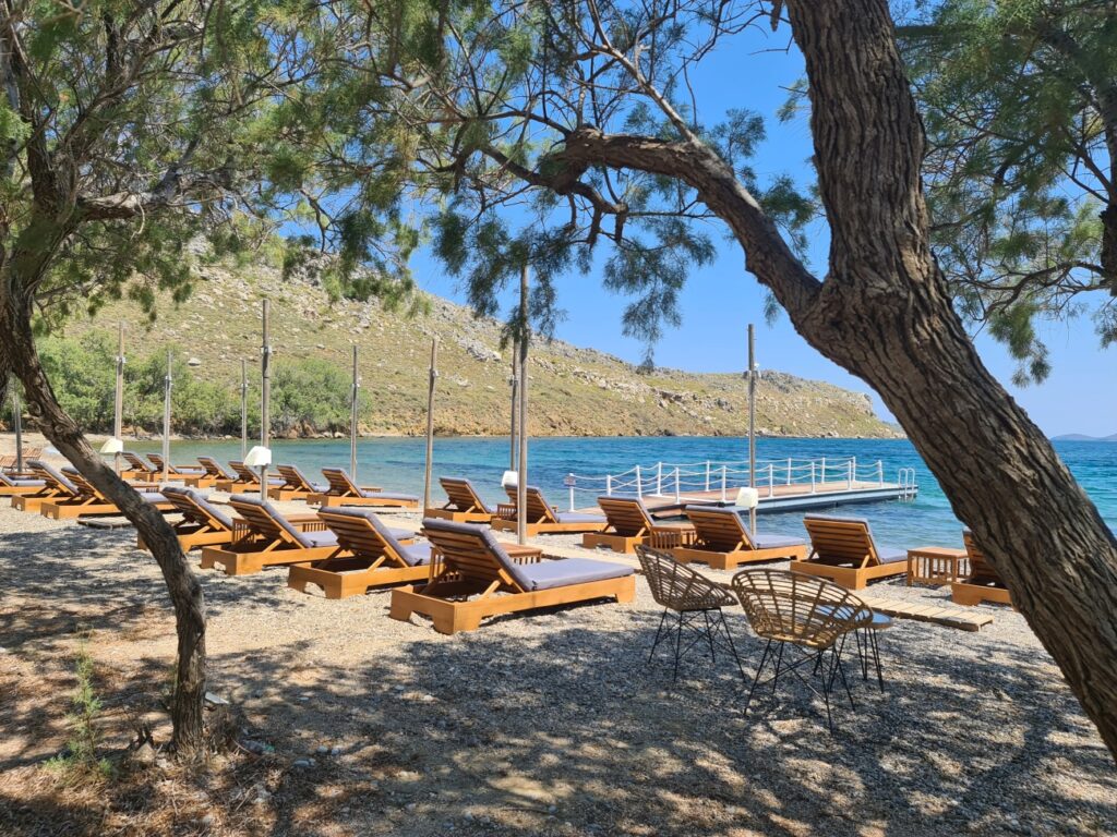 chios obiective turistice plaja Agios Isidoros