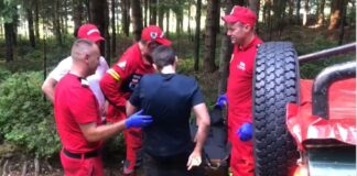 Un turist a sunat la 112 și a spus că și-a rupt piciorul pe munte. Salvamontiştii l-au găsit teafăr, dar beat salvamont turist
