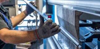 O nouă fabrică de aluminiu se construiește în România. 150 de locuri de muncă, investiție de 100 de milioane € fabrică aluminiu