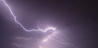 Prognoză specială pentru București. Caniculă, ploi, vânt puternic și descărcări electrice FOTO: Zajcsik/Pixabay.com