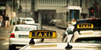 Cum au fost păcăliți mai mulți români ce au fost rugați de un individ să îi schimbe diverse sume de bani taxi