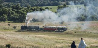 Mocănița din Sibiu are acum în garnitură primul vagon românesc mocănița valea hârtibaciului sibiu