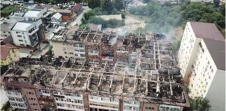 Imagini din dronă cu dezastrul lăsat în urmă de incendiul din Craiova. 26 de apartamente au ars bloc ars craiova