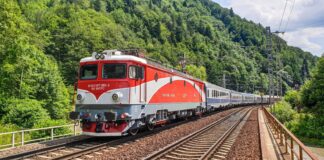 Un tren CFR a ratat oprirea în stație deoarece pe șine era ulei cfr călători