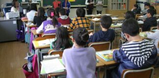 Părinții a 2 elevi care și-au batjocorit diriginta trebuie să o despăgubească cu 30.000 de lei elevi