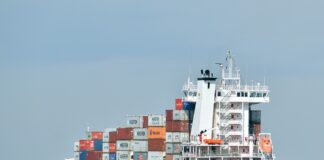 Un român, luat ostatic de rebeli islamiști navă cargo