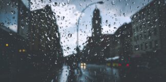 Meteorologii tocmai au emis 2 prognoze meteo speciale pentru Capitală. Cum va fi vremea în Ajunul Crăciunului ploaie ploi