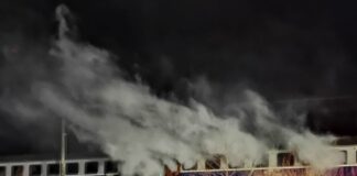Un tren al CFR Călători a luat foc în mers. Pasagerii au fost evacuați incendiu tren bistrița