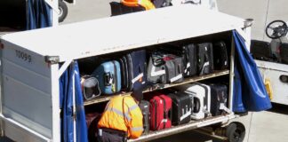 Vacanțe date peste cap. 360 de turiști s-au trezit fără bagaje după ce angajații aeroportului au făcut o greșeală bagaje aeroport