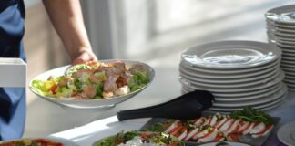 La ce ore ar trebui să mănânci micul dejun și cina pentru a scăpa de burtă. La cât te culci și la cât de trezești FOTO: slowowl/Pixabay.com