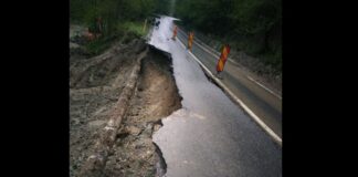 Un drum național din Apuseni s-a surpat din cauza ploilor drum național alba surpat
