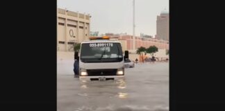 Inundații istorice în Dubai. Mașini luate de ape, aeroportul transformat în lac, case și mall-uri inundate