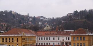 Un elev de clasa a 7-a și-a șantajat profesoara de istorie ca să îi dea o notă mai bună Liceul cu Program Sportiv din Brașov