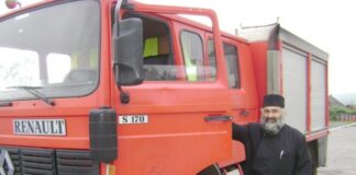 Fabuloasa poveste a preotului-pompier. Și-a vândut tractorul ca să cumpere o autospecială și a înființat un serviciu de voluntari preot pompier gabriel florea