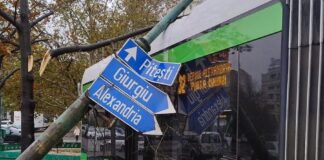 Un stâlp a căzut peste un tramvai nou Imperio. Circulația este blocată tramvai imperio