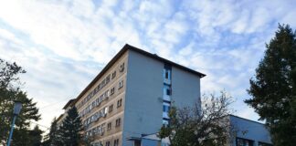 Un adolescent în vârstă de 16 ani cu peritonită a murit după ce medicul a refuzat să îl opereze