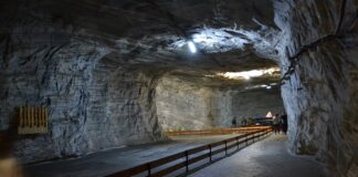 O salină din România a fost închisă, după ce bolovani uriași de sare s-au prăbușit din tavan salina târgu ocna