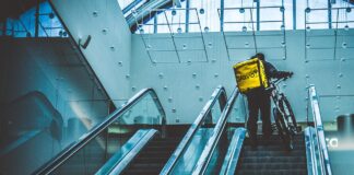 Cât câștigă un livrator Glovo pe lună FOTO: hjrivas/Pixabay.com