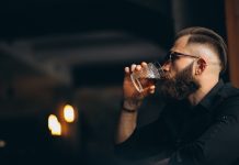 Ce influențează costul unei sticle de Jack Daniel’s și cum alegi varianta potrivită