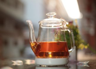 Răsfățul sănătos din ceaiuri și sucuri: ce trebuie să știm despre băuturile de zi cu zi