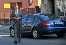 Mașina folosită de Klaus Iohannis, scoasă la licitație la Sibiu FOTO: Turnul Sfatului