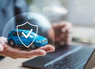 CASCO pentru autovehicule: acoperiri fixe și limite de despăgubire flexibile O masina cu simbol ce sugereaza asigurarea auto